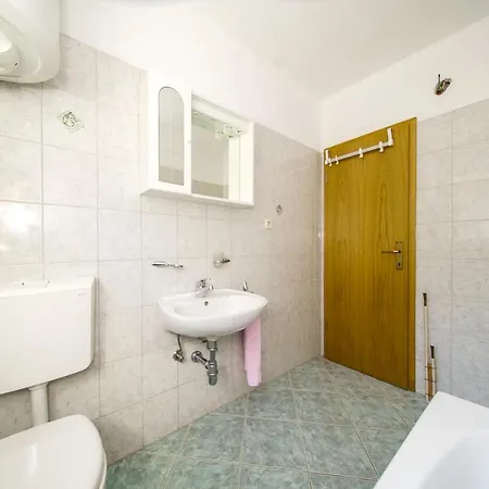 With Parking Space - Brac - 18472 Apartmán