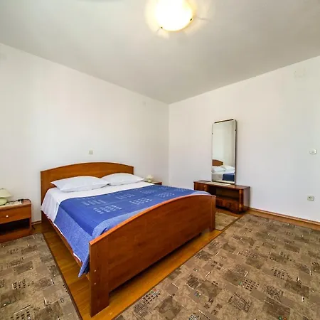 With Parking Space - Brac - 18472 Postira
