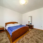 With Parking Space - Brac - 18472 Postira