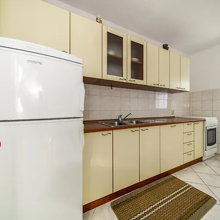 Apartment With Parking Space - Brac - 18472